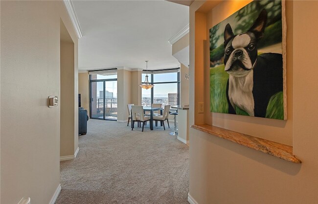 Foto del edificio - 8100 E Union Ave