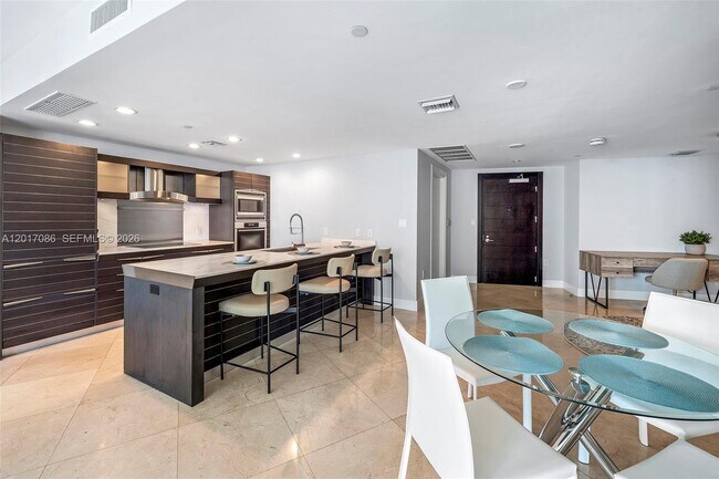 Building Photo - 200 Biscayne Boulevard Way