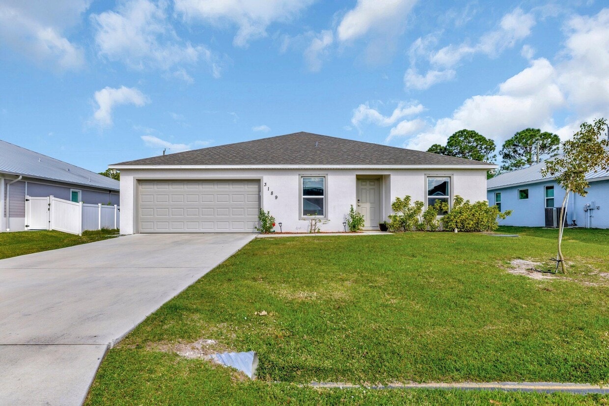 Primary Photo - 3189 SW Curcuma St