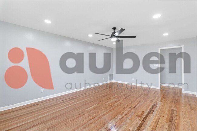Foto del edificio - 4430 Lilac Ln