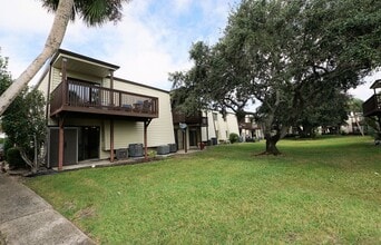 Building Photo - 308 E Miracle Strip Pkwy