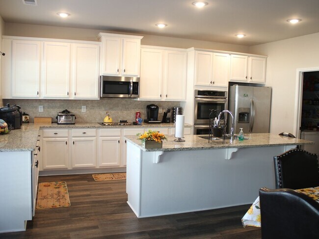 Foto del edificio - 5 Bedroom Single Family Home in McDonough
