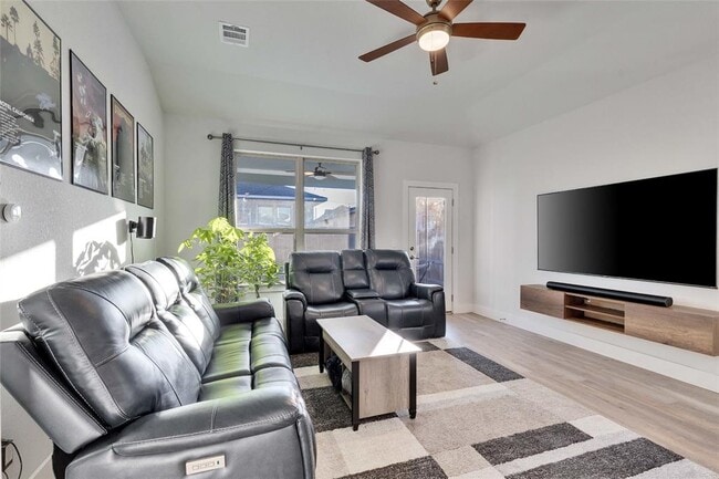 Foto del edificio - 8607 Cottage Rose Dr