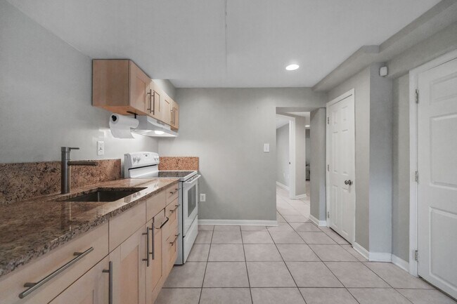 Foto del edificio - 318 Farragut St NW