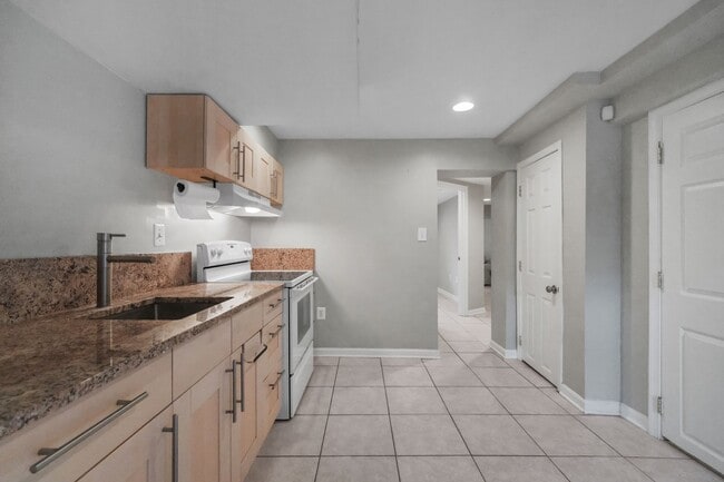 Building Photo - 318 Farragut St NW