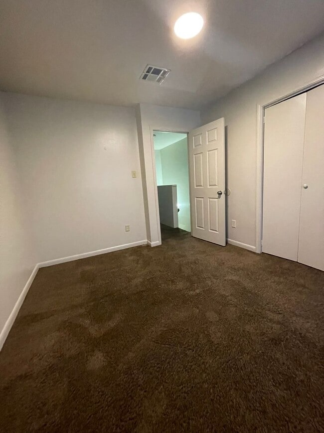 Foto del edificio - 306 Loire Ave