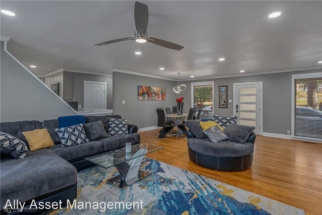 Foto del edificio - 5 br, 3 bath House - 4112 Fairfield Ave