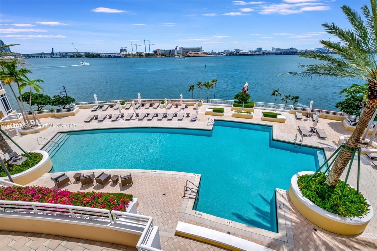 Primary Photo - 848 Brickell Key Dr