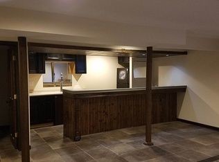 Building Photo - Brick ranch close to downtown Hinsdale