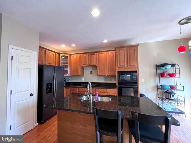 Foto del edificio - 6719 Emmanuel Ct