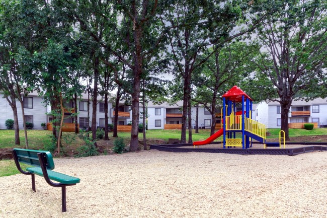 Área de juegos para niños - Indian Hills Apartments