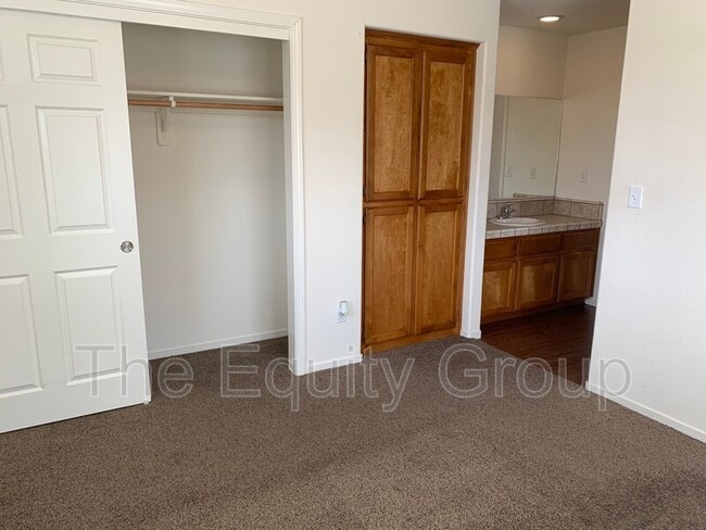 Foto del edificio - 2218 W Lark Ave