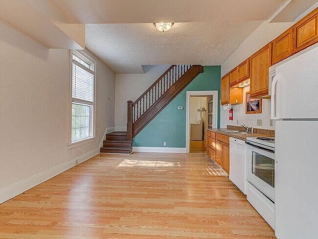 Building Photo - 208 N Beech St