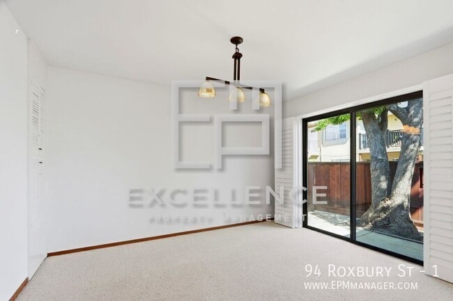 Building Photo - 94 Roxbury St