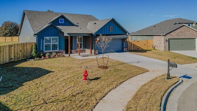 Foto del edificio - Enclave in Owasso: A Blend of Modern Luxur...