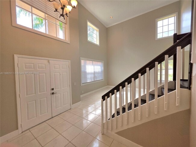 Building Photo - 584 Cambridge Dr