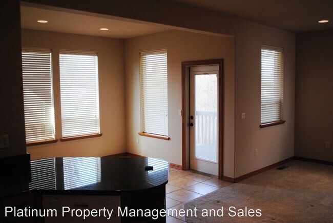Building Photo - 3 br, 2.5 bath House - 1040 Corum Circle