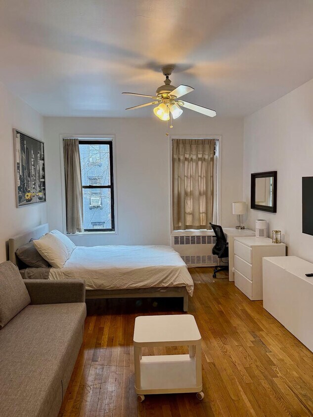 Foto principal - 1545 1st Ave