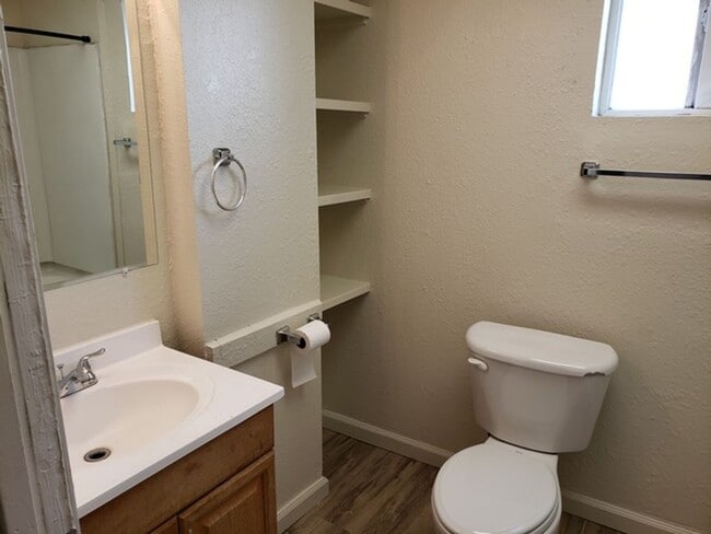 Building Photo - FI416-YA