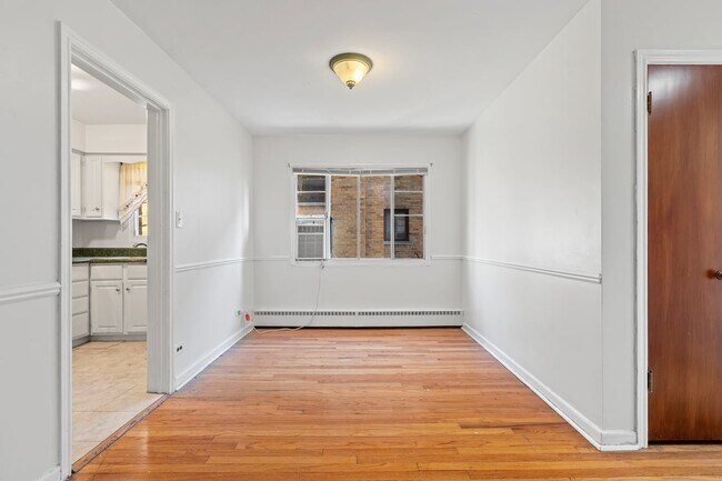 Foto del edificio - 1539 Monroe Ave