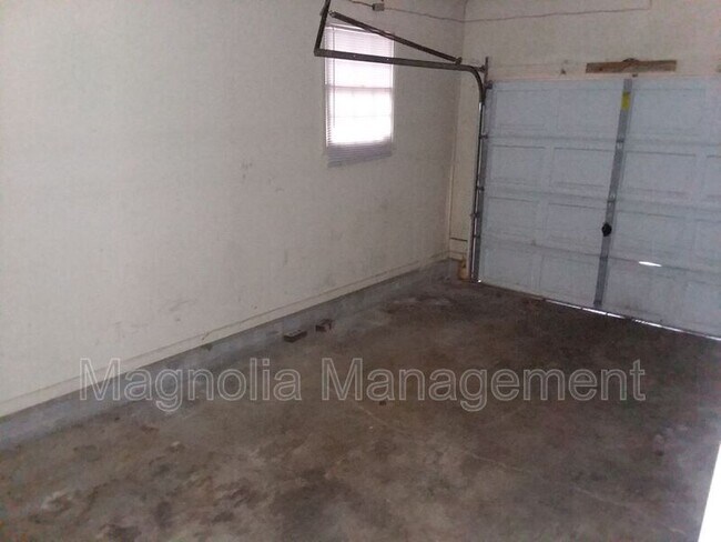 Building Photo - 104 Allen Cir