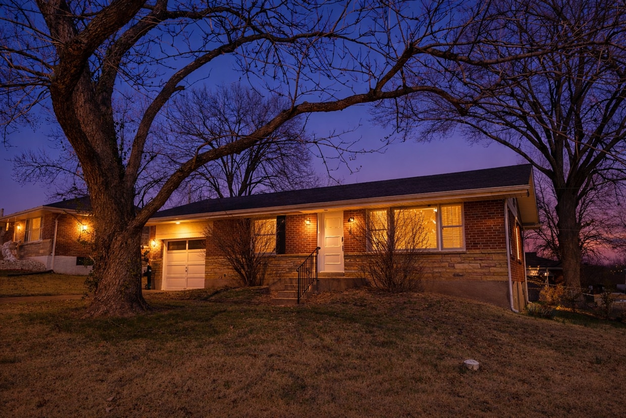 Fully Renovated Home with Sunroom, Garage & Huge Fenced Yard - Fully Renovated Home with Sunroom, Garage & Huge Fenced Yard