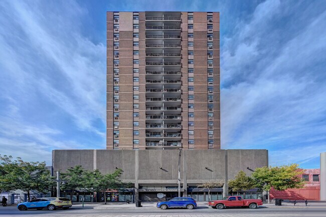 Photo du bâtiment - Ouellette Tower Apartments