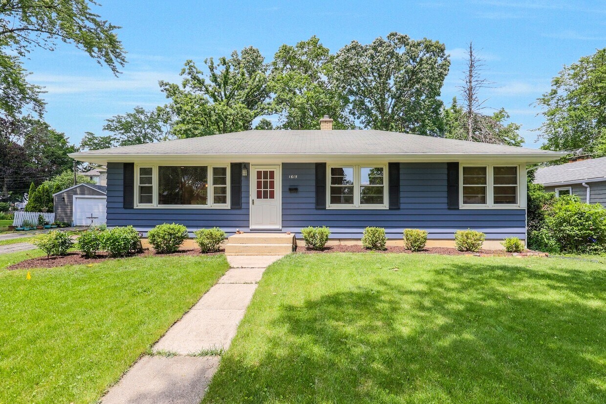 1615 E Evergreen St, Wheaton, IL 60187 House Rental in Wheaton, IL