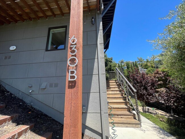 Building Photo - Piedmont! ALL UTILITIES INCLUDED! Recently...