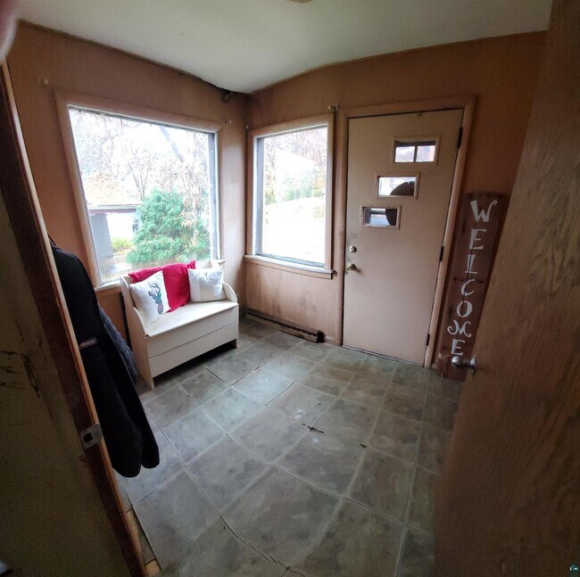 1608 E 8th St, Duluth, MN 55812 House Rental in Duluth, MN