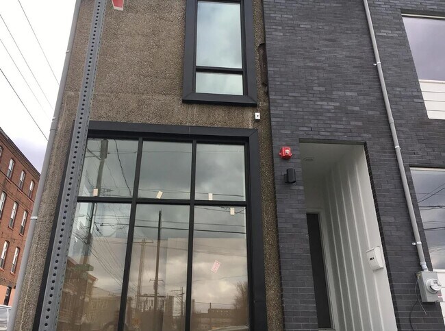 Front Entrance to unit on Randolph Street - 1659 N Randolph St