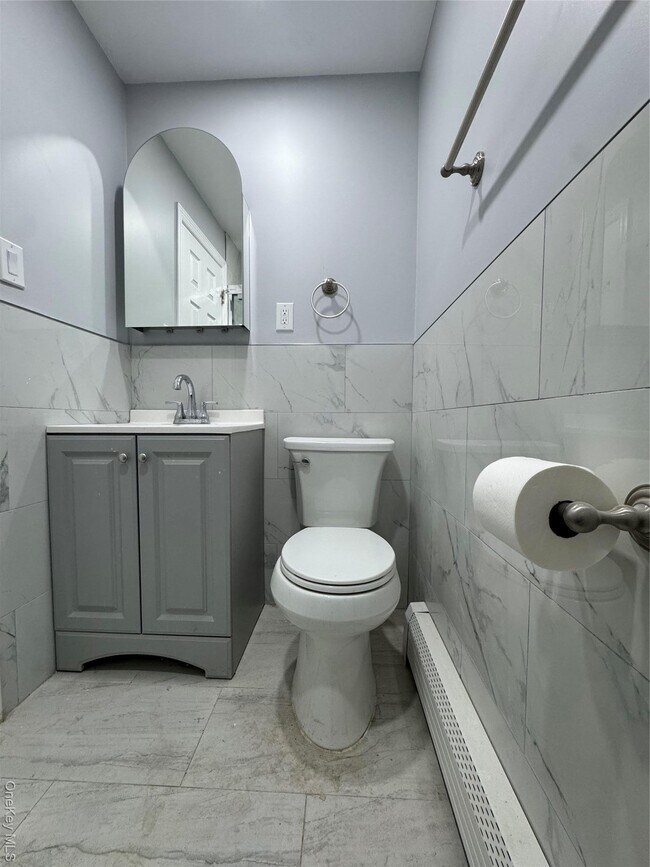 Foto del edificio - 771 E 216th St