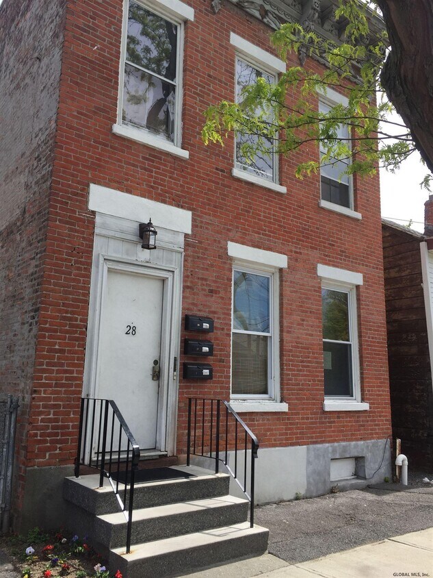 Primary Photo - 28 Cortland Pl