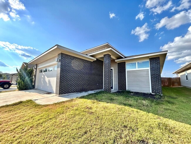 Foto del edificio - Spacious 4/BR 3/BA Home with Modern Upgrades