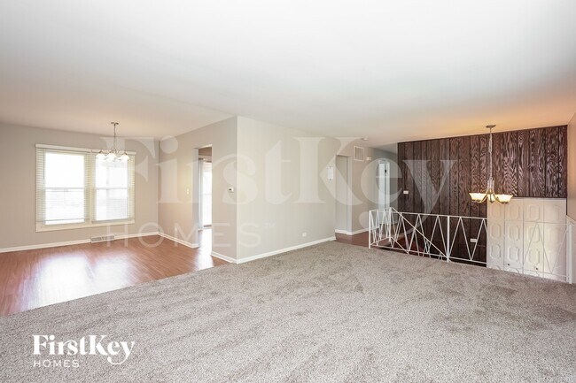 Foto del edificio - 644 N Ashbury Ave