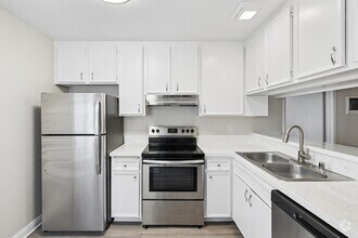 Interior Photo - Chateau Spring Hill Apartments