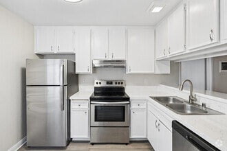 Interior Photo - Chateau Spring Hill Apartments