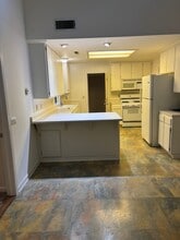 Building Photo - 494 Snell St