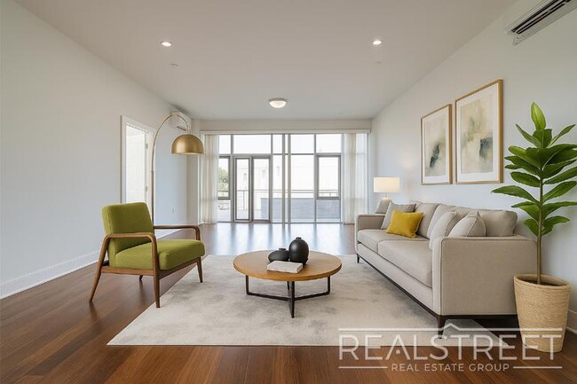 Building Photo - LUXURY 3 BR 2 Bath in Queens!