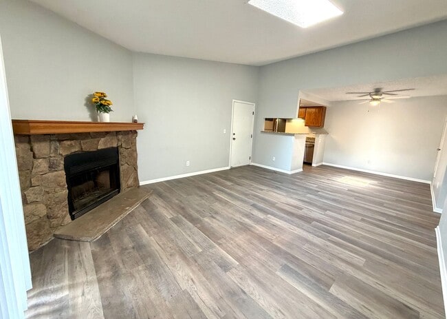 Building Photo - Beautifully Remodeled | 1 Bed · 1 Bath | Pet Friendly