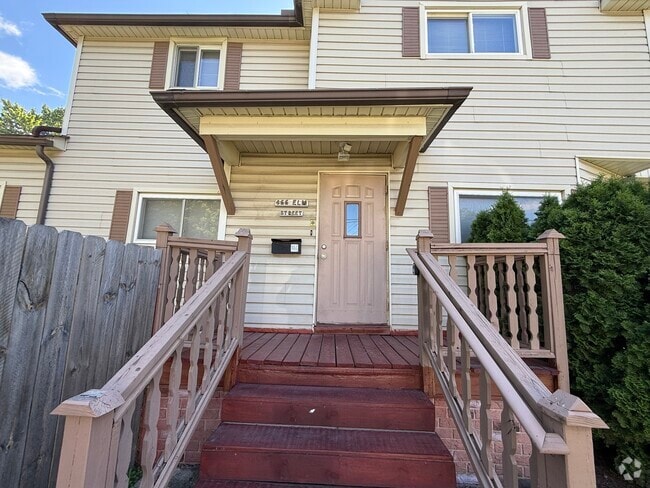 Building Photo - 466 Elm St