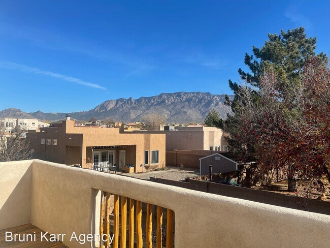 Building Photo - 3 br, 2.5 bath House - 10125 Irbid NE