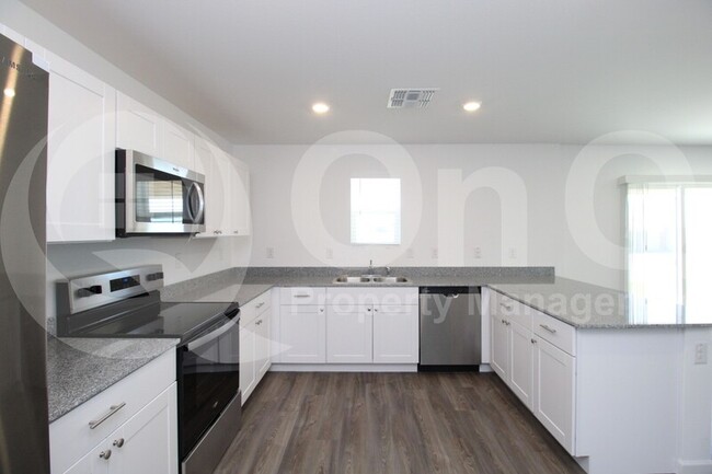 Building Photo - 1311 E Tuscany St