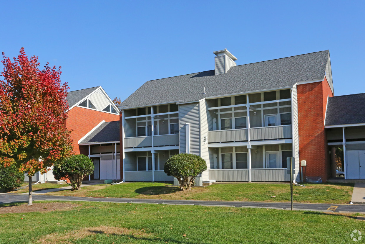 Primary Photo - Governors Square Apartments