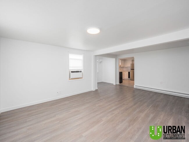 Foto del edificio - Hard-to-Find 2 Bed Home with HUGE Fenced Yard