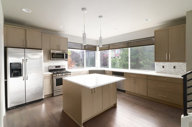 Building Photo - 1626 E Yesler Wy