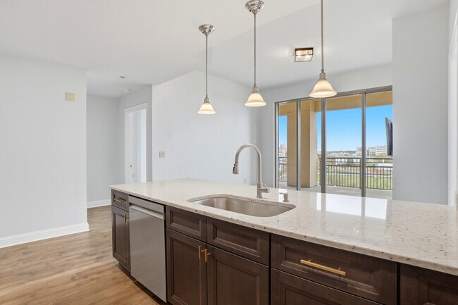 Foto del edificio - 701 Royal Ct