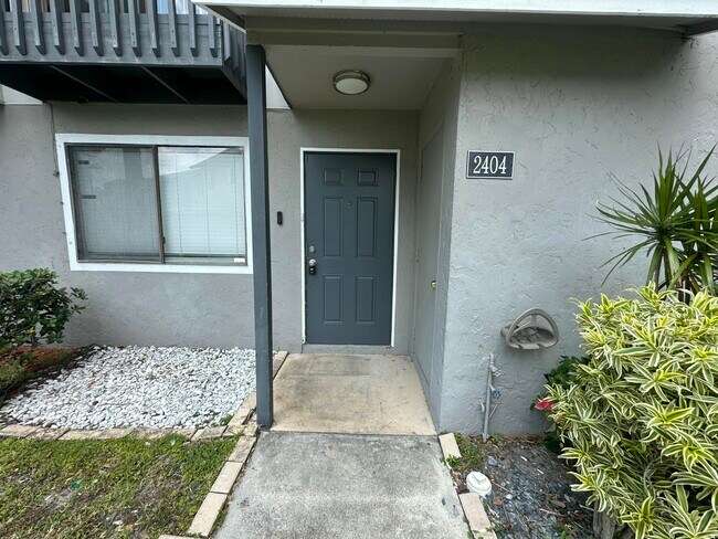 Building Photo - 2404 Seaside Dr