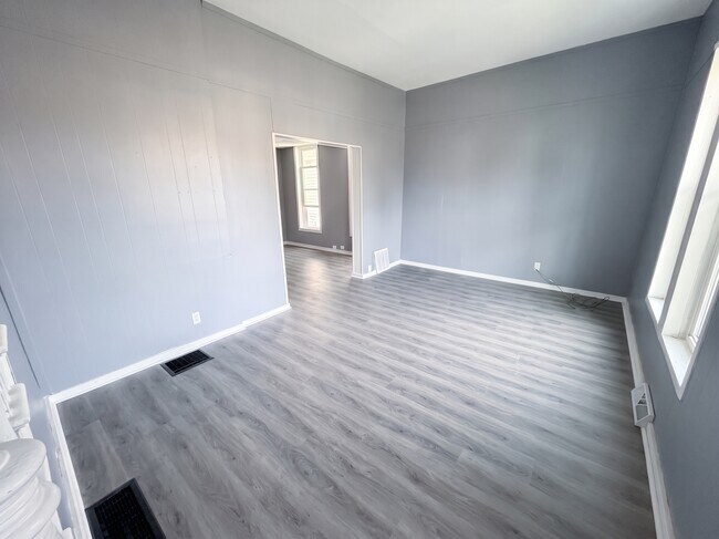 Foto del edificio - 941 E 11th St