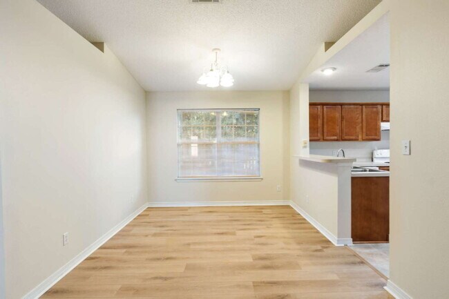 Foto del edificio - New Home for the Holidays – 4BR/2BA Near N...